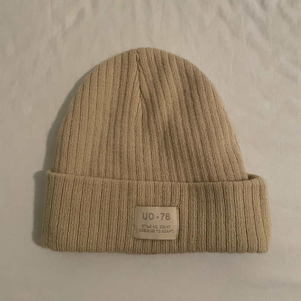 URBAN OUTFITTERS BEANIE